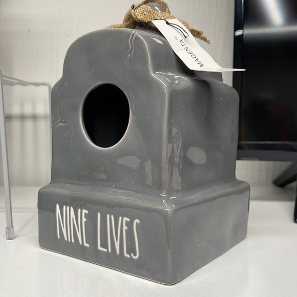 TOMBSTONE BIRDHOUSE "NINE LIVES" - tomb - RAE DUNN - Picture 2 of 11